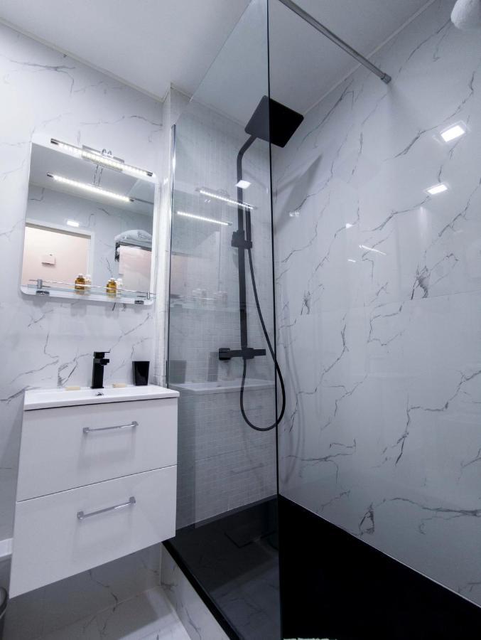 1 Min To The Beach Apartment - Kitchen - Tramway - Air Conditioner - Wifi - Promenade Des Anglais Nice Bagian luar foto